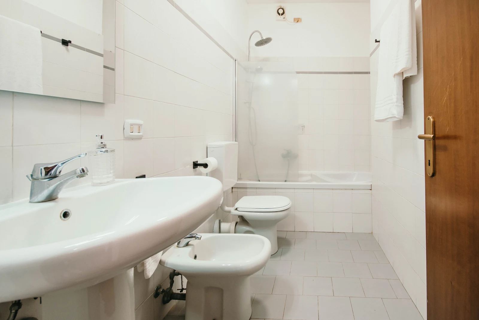 SEQUOIA &middot; Appartamento Deluxe con 2 Camere da Letto — Bigattera Apartments, Varese
