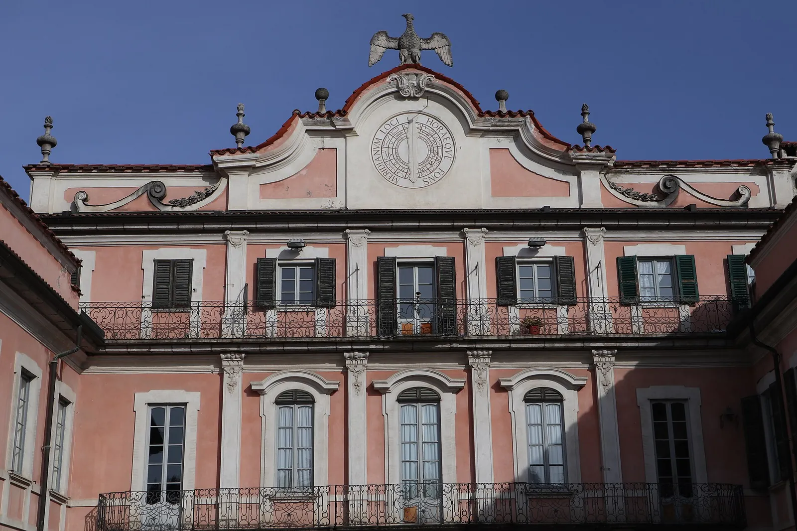 Palazzo Estense, la facciata
